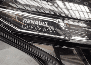 Lampa prawy przód lewy przód renault traffic full  led uszkodzona 17
