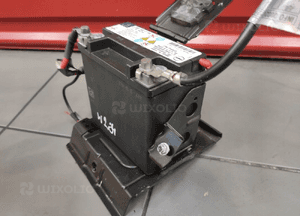 MERCEDES C-KLASA W204 LIFT AKUMULATOR DODATKOWY 12V 12Ah MODUŁ UCHWYT ORYG 4