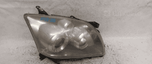 Przod przednia lampa prawa toyota avensis T25 1
