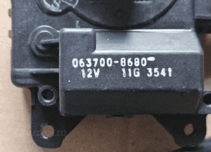 Toyota Avensis T25 silniczek sterownik nagrzewnicy  63700-8680 2