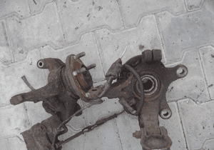 Ford Maverick 3.0 V6 zwrotnica przednia lewa