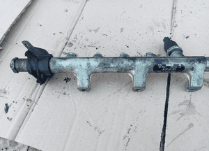 listwa wtryskowa renault 2.2 dci 0445214025