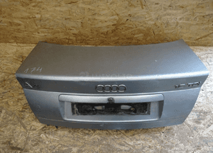 Audi A4 B6 sedan tylna klapa 1