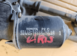 Toyota Yaris I mechanizm wycieraczek silniczek przod Denso Valeo 7