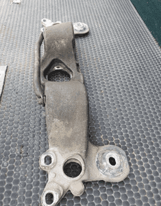 Łapa Wspornik 8E0399263S Poduszka Podpora Belka Skrzyni Skrzynia Biegów Audi A4 B6 B7 10