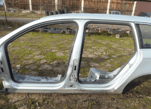 Poszycie lewe próg słupek vw passat B6 kombi LA7W 06R