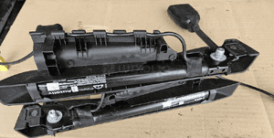 Opel Astra J 4 IV dopinacz napinacz pasa bezpieczeństwa prawy 2