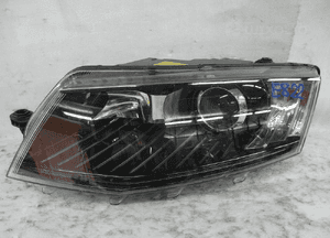 Skoda octavia iii 5E1 xenon skrętny bdb lampa przednia lewa 1