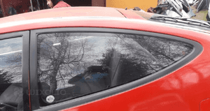 Mazda 323 C ba szyba tylna karoseryjna prawa Lewa 4