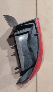 Lampa lewa tył tylna w błotnik renault laguna ii hb sedan 5
