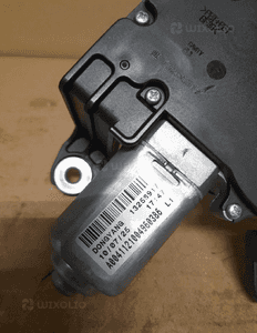 SILNICZEK WYCIERACZKI TYLNEJ OPEL ASTRA J nr 13256917 2