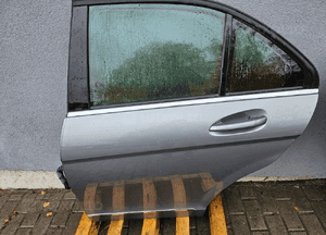 Mercedes c klasa W204 sedan drzwi tyl tylne lewe prawe C792 oryginał lakier 3