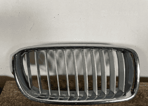 Nerka atrapa gril przód prawa bmw F30 F31 lift lci 1