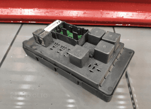 JEEP COMMANDER XK XH 3.0 CRD SKRZYNKA MODUŁ BEZPIECZNIKÓW 56050593AB 2