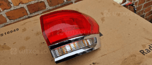 Jeep Grand Cherokee WK2 summit lampa tylna prawa europa idealna 2