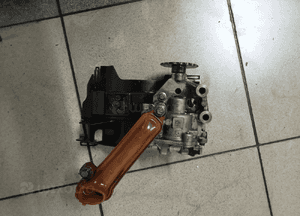 pompa oleju renault 2.0 dci 8200345633 1