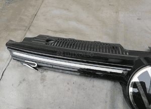 Atrapa grill radar Vw Golf 8 VIII 5WA907572B 3