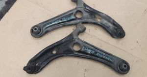 Toyota Yaris 99-05 wahacz przod przedni prawy lewy 2
