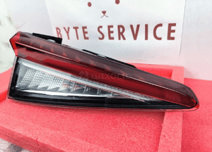 Skoda Enyaq IV LAMPA KLAPY LEWA TYŁ LED 5LG945307B 3
