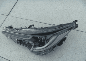 Toyota corolla E21 kombi hb zderzak przedni pdc ładny oryginał 10