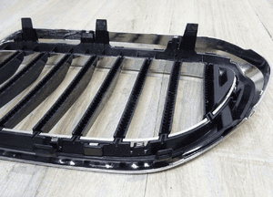 Prawa atrapa nerka grill bmw 5 G30 G31 7383520 8