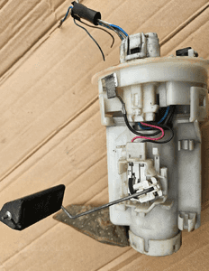 Toyota Corolla Verso 1.6 1.8 pompka paliwa pompa 77020-0F010 -13100 8