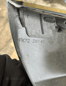 Osłona zewnętrzna słupka D lewa FK72-29149 Land Rover Discovery Sport L550 2