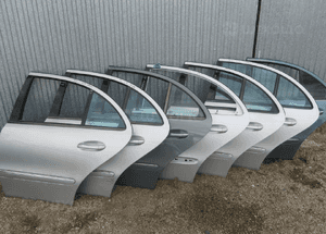 MERCEDES E 211 drzwi szyba zamek listwa tylne lewe sedan 1