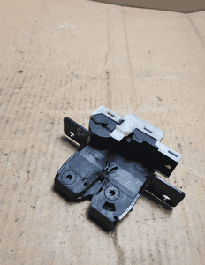 } ZAMEK KLAPY TYŁ RENAULT nr 8200076240 2