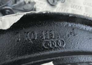 MOCOWANIE AMORTYZATORA PRAWY PRZÓD AUDI A4 B8 A5 3