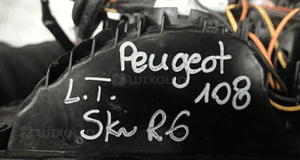 Lampa lewy / prawy tył peugeot 108 5