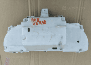 Toyota Avensis Verso 2.0 D4D zegar licznik 2