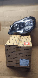 Lampa lewy przód przednia lewa VW Polo IV 9N Nowa TYC 20-0730-15-2 1