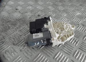 PASSAT B6 PODNOŚNIK SZYB PRAWY TYŁ 1