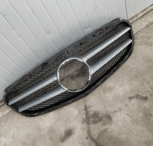 MERCEDES E 212 lift atrapa grill AMG 1