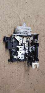 Zamek prawy przód Audi A4 B5 4D1837016D 3