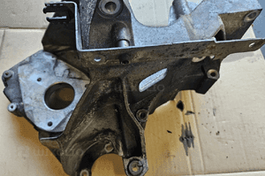 VW Crafter 2.5 TDI łapa mocowanie pompy alternatora 076145167 4