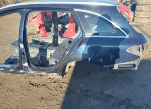 Mercedes W205 kombi pas tylny wanna dupa z dachem cwiartka 6