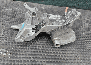 Podstawa 06H903143H 06J117021J Filtra Oleju Chlodniczka Lapa Wspornik Alternatora 1.8 2.0 TFSI AUDI A4 B8 A5 A3 VW 3