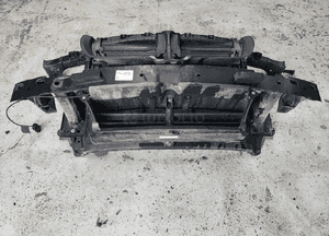 WZMOCNIENIE PAS przód przedni CHŁODNICE 2,0 benzyna BMW 118i E87 lci lift 3