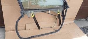 Mechanizm ramka drzwi prawy przód Audi A6 C6 5
