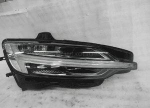 Volvo V60 ii full led lampa przednia prawa rysa na szkle 1