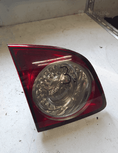 Lampa lewa tył tylna  w klapę VW Volkswagen Golf V 5 plus + 1