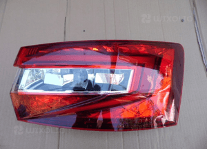Skoda superb III Lampa prawa tylna oryginał 1