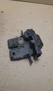 Zamek bagażnika tył qashqai J10 90502EY10A 4