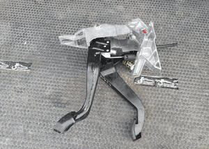 Pedaly 8E1721117D Pedal Hamulca Pompka Sprzegla Stelaz Manual Europa AUDI A4 B6 B7 8E1721117D 8E1721316 14