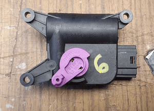 Silniczek 8E1820511 8E1820511A Nagrzewnicy Mechanizm Nawiewu Klapki EUROPA AUDI A4 B6 B7 7