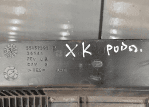 Jeep commander xk xh podszybie przód oryginał 9