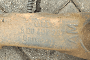 VW Passat B5 Audi A4 zwrotnica piasta przod prawa lewa 1.9TDI 8D0407257  8D0407258 S AM 4