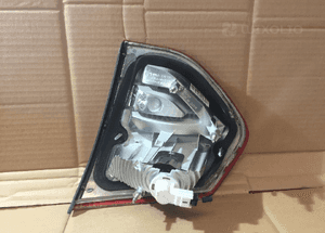 Lampa lewy tył w klapę citroen C4 nr 9653547777 2